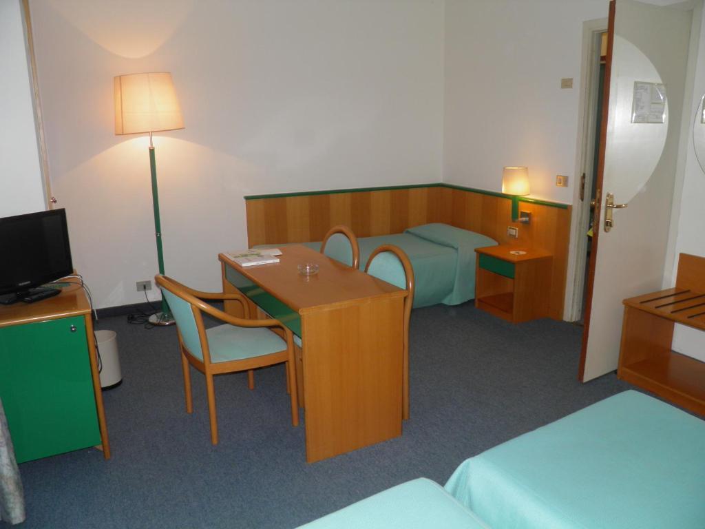 Hotel Ramoverde Borgomanero Bilik gambar