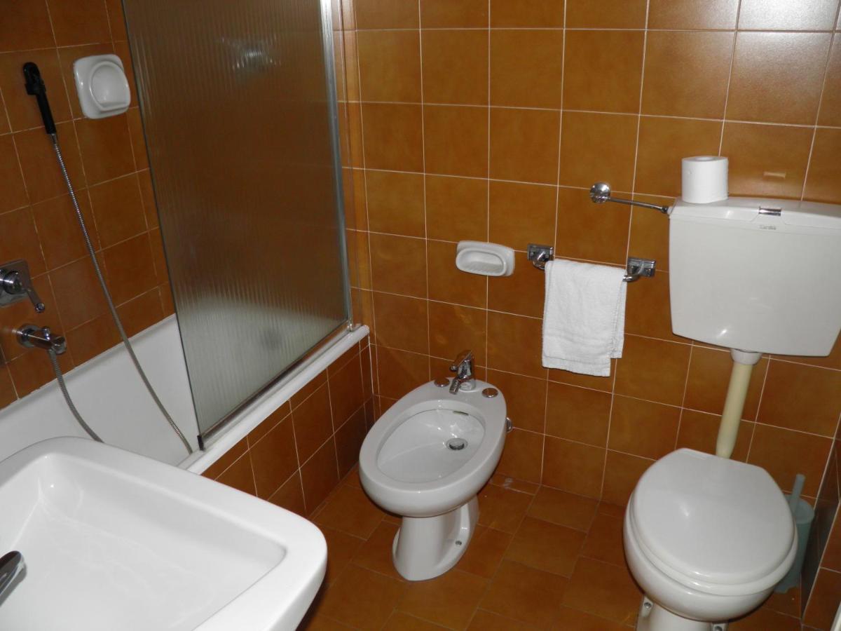 Hotel Ramoverde Borgomanero Bilik gambar